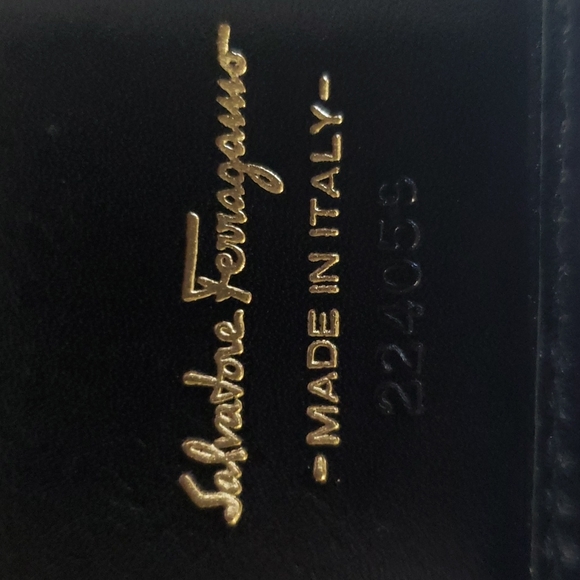 Salvatore Ferragamo Black Leather Wallet. Small continental size - Picture 7 of 9
